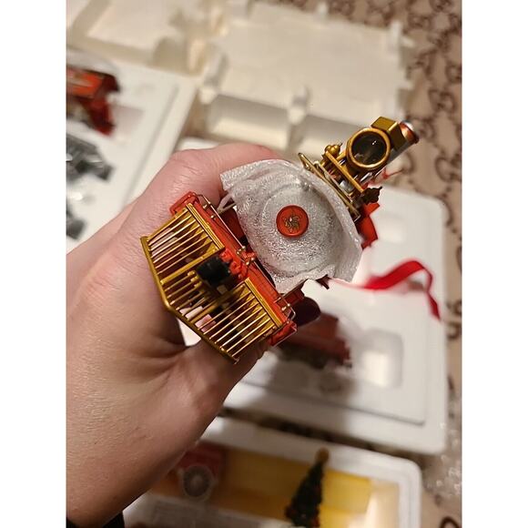 Hawthorne Village Budweiser Beer Holiday Express Train Set Masterpiece Railways - Picture 10 of 16